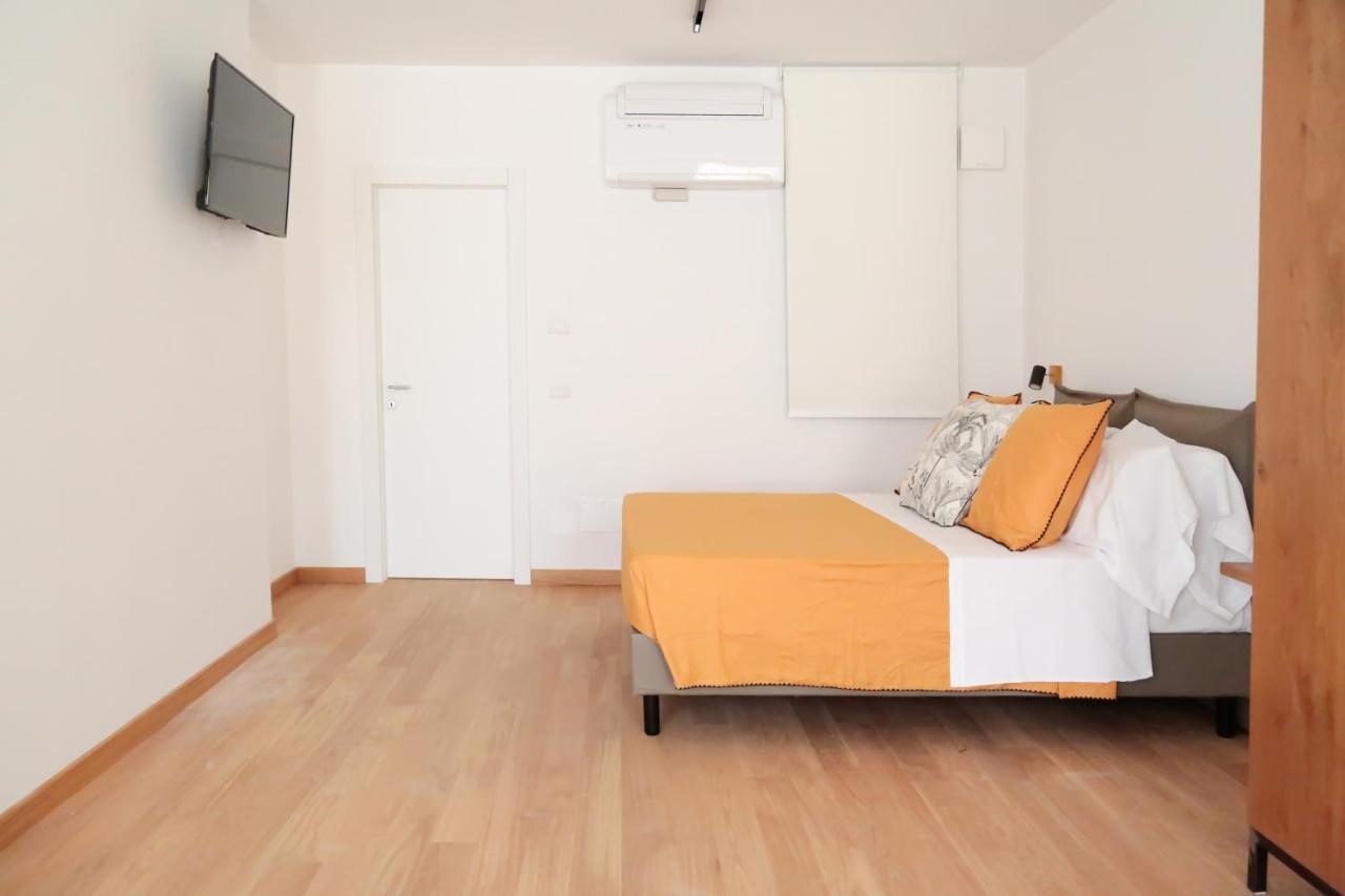 Glass House - Smart Rooms & Parking Lecce Extérieur photo