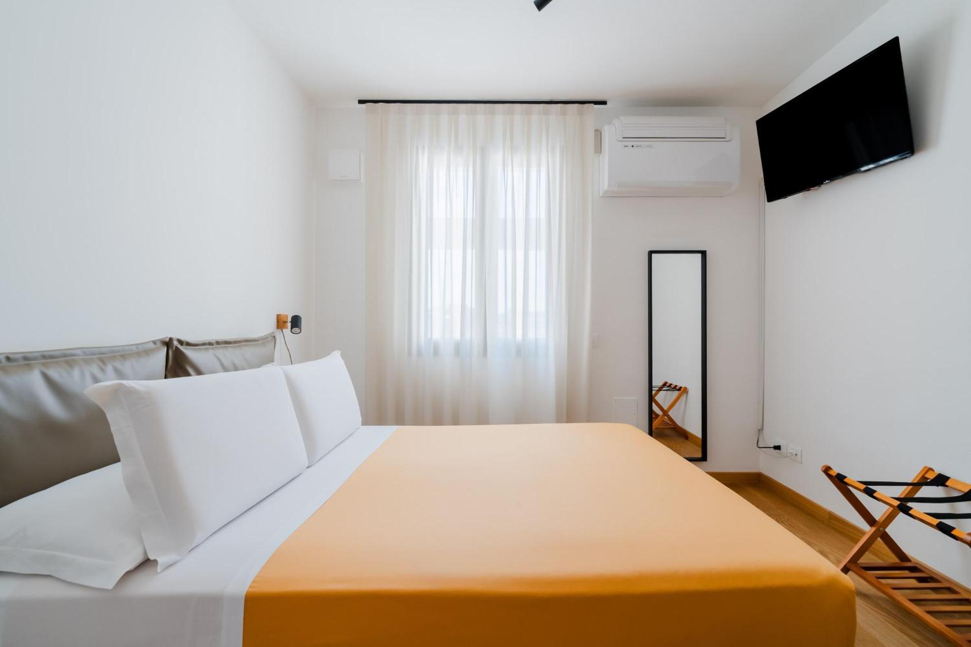 Glass House - Smart Rooms & Parking Lecce Extérieur photo