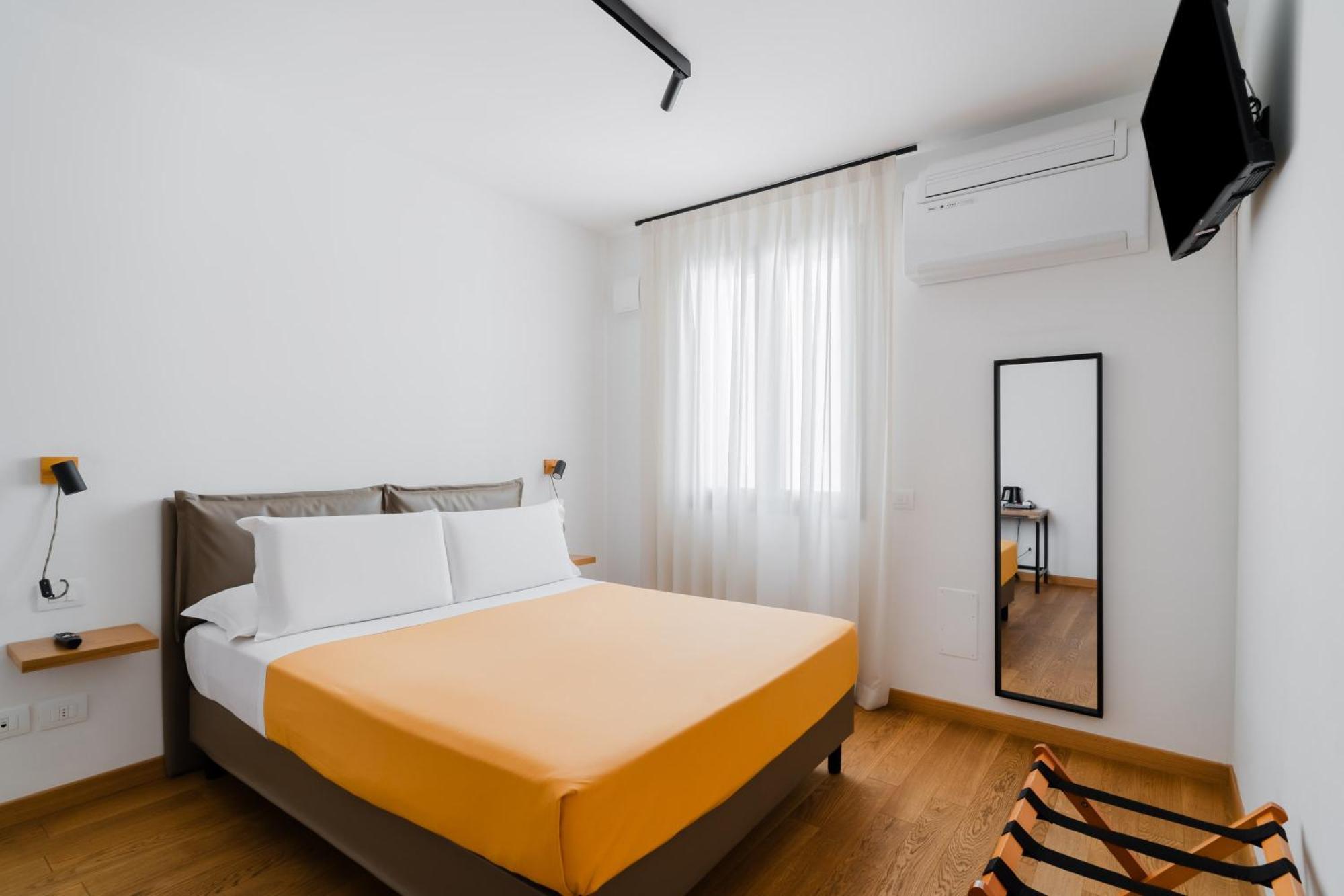 Glass House - Smart Rooms & Parking Lecce Extérieur photo