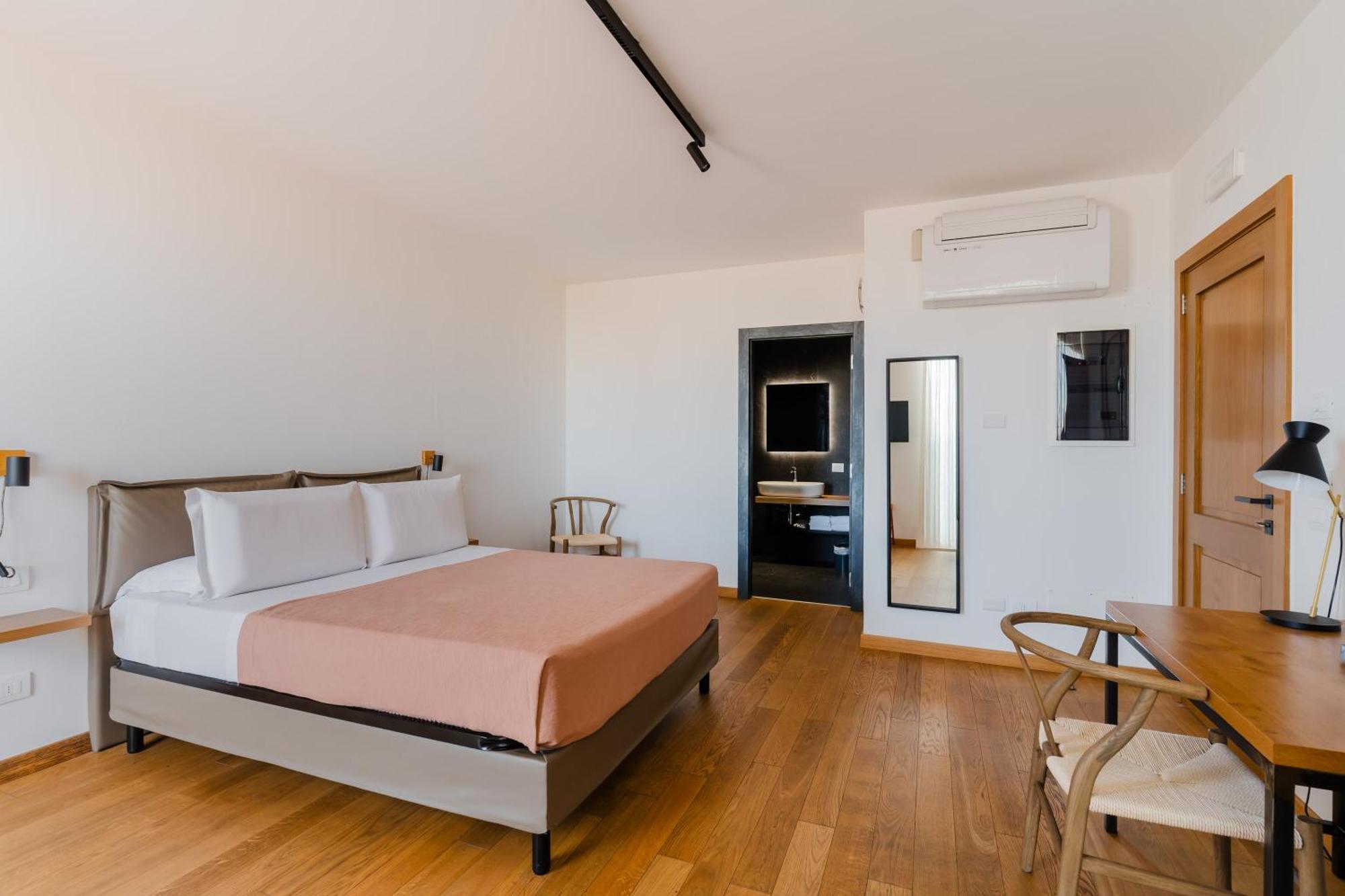 Glass House - Smart Rooms & Parking Lecce Extérieur photo